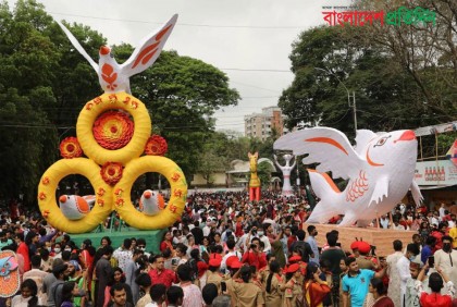 মঙ্গল শোভাযাত্রায় প্রাণের উচ্ছ্বাস