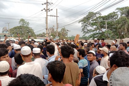 বাবার কোলে শিশুকে গুলি করে হত্যা, বিচারের দাবিতে লাশ নিয়ে বিক্ষোভ