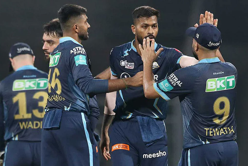আইপিএল : রাজস্থানকে হারিয়ে লিগের শীর্ষে গুজরাট