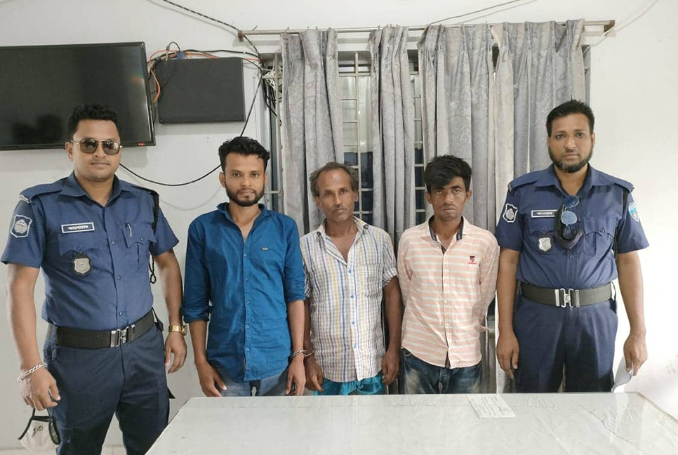 সরাইলে তিন জুয়াড়ি আটক