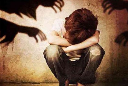 ভয় দেখিয়ে কিশোরকে বলাৎকারের অভিযোগে পুলিশ সদস্য গ্রেফতার