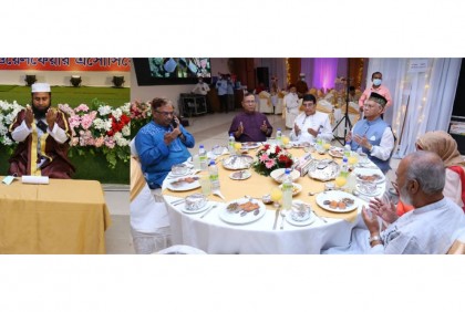 রাওয়াতে ইফতার ও দোয়া মাহফিল অনুষ্ঠিত