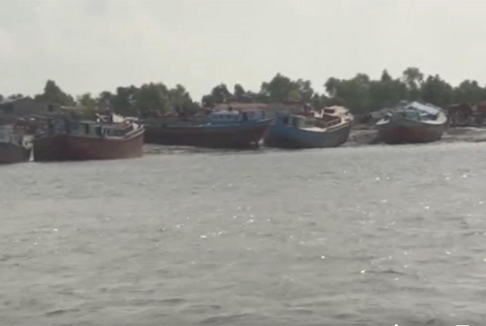 বঙ্গোপসাগরে লাইটার জাহাজডুবি, নিখোঁজ ১১