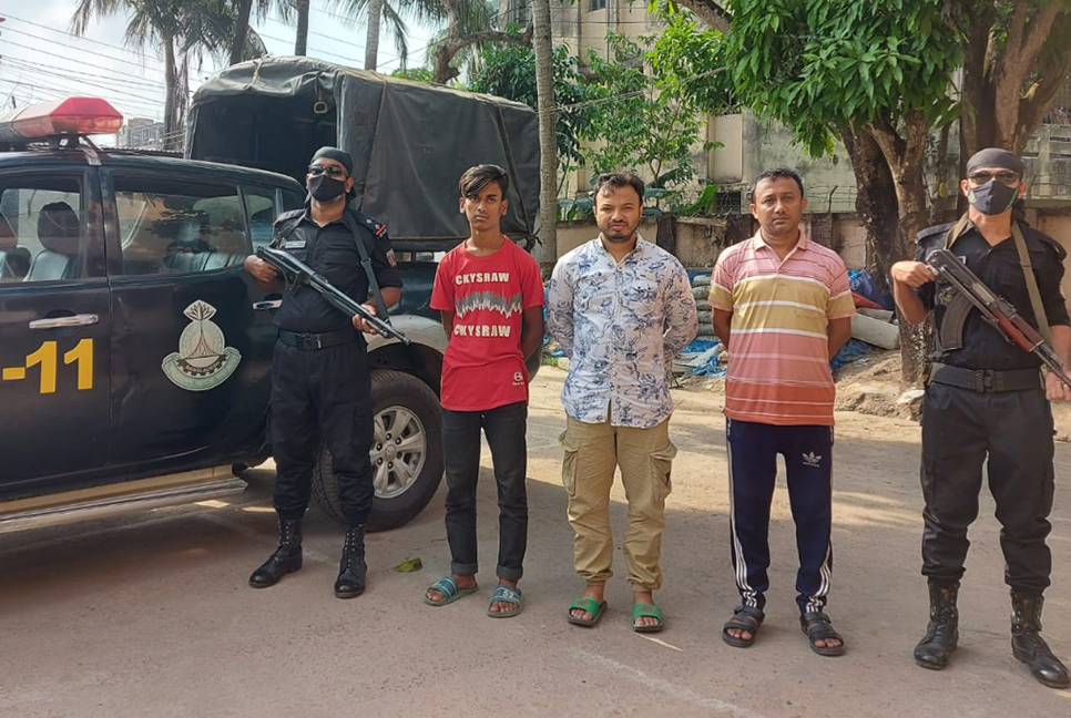 বেড়াতে গিয়ে বন্ধুদের হাতে অপহরণ, গ্রেফতার ৩