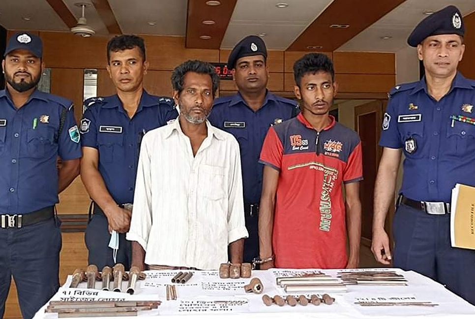 বগুড়ায় আগ্নেয়াস্ত্রের সরঞ্জামাদি উদ্ধার, বাবা-ছেলে গ্রেফতার 