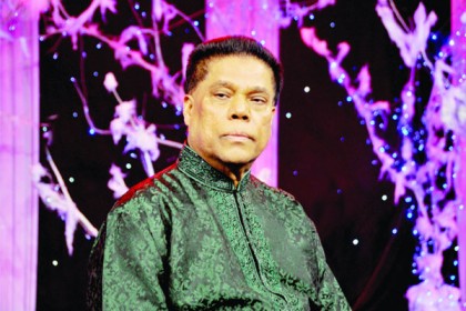 ঈদের দিন গান শোনাবেন ড. মাহফুজুর রহমান