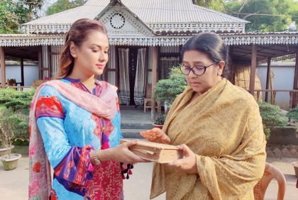 ‌‘সুরভী’ হয়ে ছোটপর্দায় চিত্রনায়িকা ববি 
