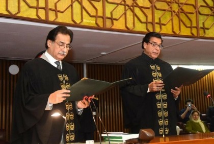 পাকিস্তানের নতুন স্পিকার হিসেবে শপথ নিলেন রাজা পারভেজ আশরাফ
