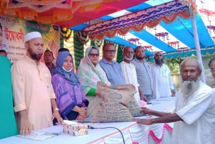 সোনাতলায় কৃষকের মধ্যে বীজ-সার বিতরণ  