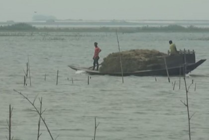 আবারও বাড়ছে ধনু নদের পানি, ঝুঁকিতে কীর্তনখোলা বাঁধ  


