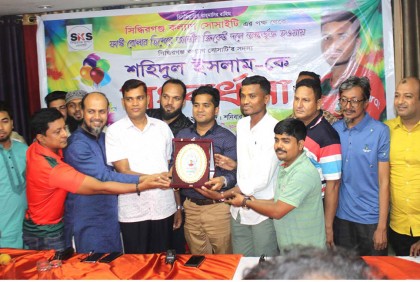 সিদ্ধিরগঞ্জে ক্রিকেটার শহিদুল ইসলামকে সংবর্ধনা