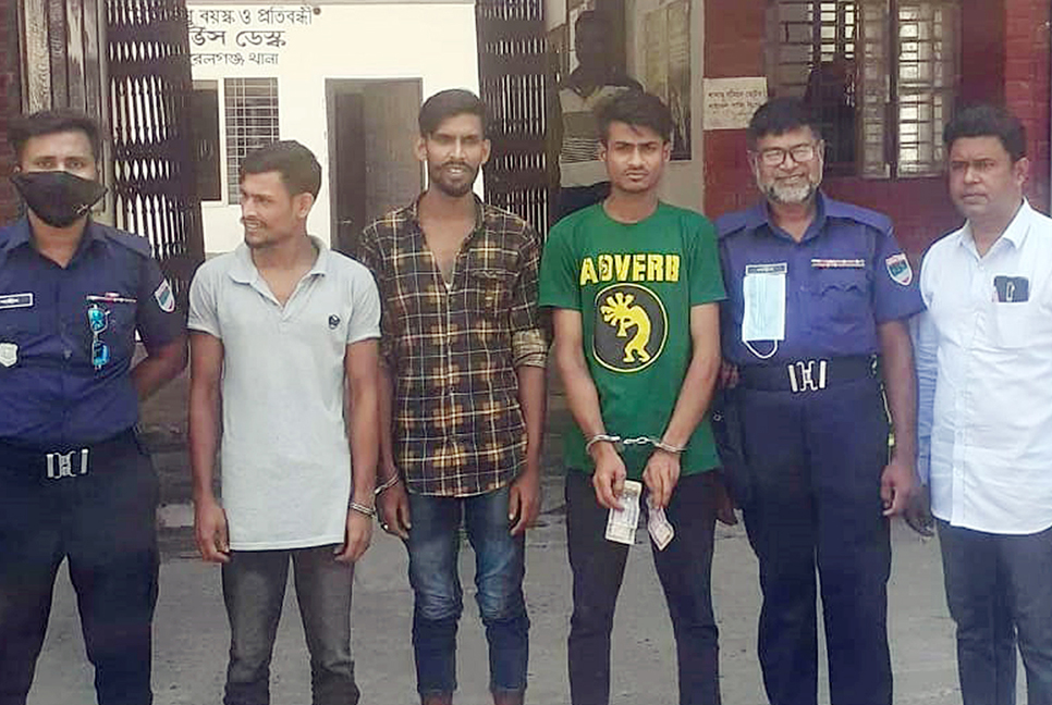 মোরেলগঞ্জে জাল টাকাসহ তিন যুবক গ্রেফতার