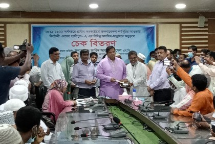 গাজীপুরে ৫০ লাখ টাকার চেক বিতরণ