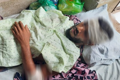 বাঘের সঙ্গে ধস্তাধস্তি, প্রাণে বেঁচে ফিরলেন তিনি 

