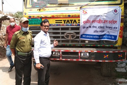 প্রধানমন্ত্রীর ত্রাণ তহবিলে শাড়ি ও চাদর পাঠালো হিলি কাস্টমস