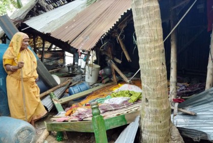 মোরেলগঞ্জে ভিক্ষুকের বসতঘর ভাঙচুর 