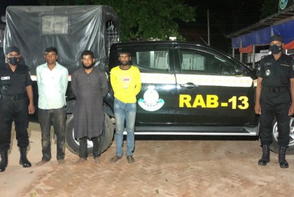 ফেনসিডিলসহ ৩ মাদক ব্যবসায়ী গ্রেফতার 