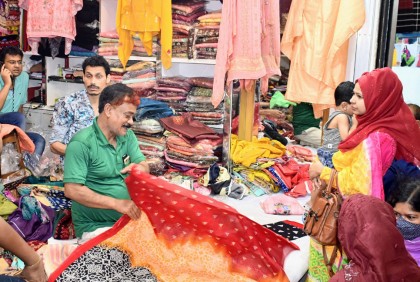 বগুড়ায় জমে উঠছে ঈদ বাজার