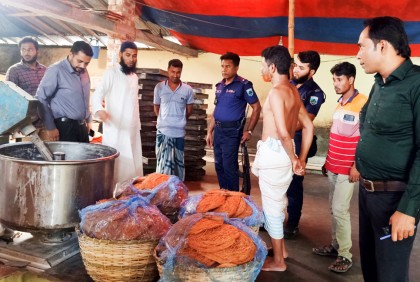 নওগাঁয় অস্বাস্থ্যকর পরিবেশে সেমাই তৈরি করায় জরিমানা