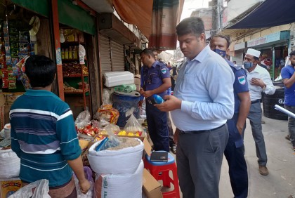মোরেলগঞ্জে ভেজাল পণ্য বিক্রির দায়ে জরিমানা