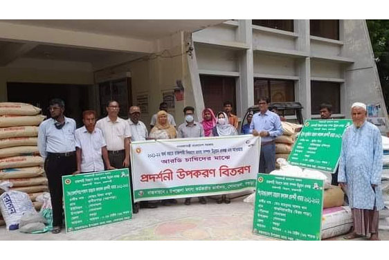 সোনাতলায় মৎস্য উপকরণ বিতরণ