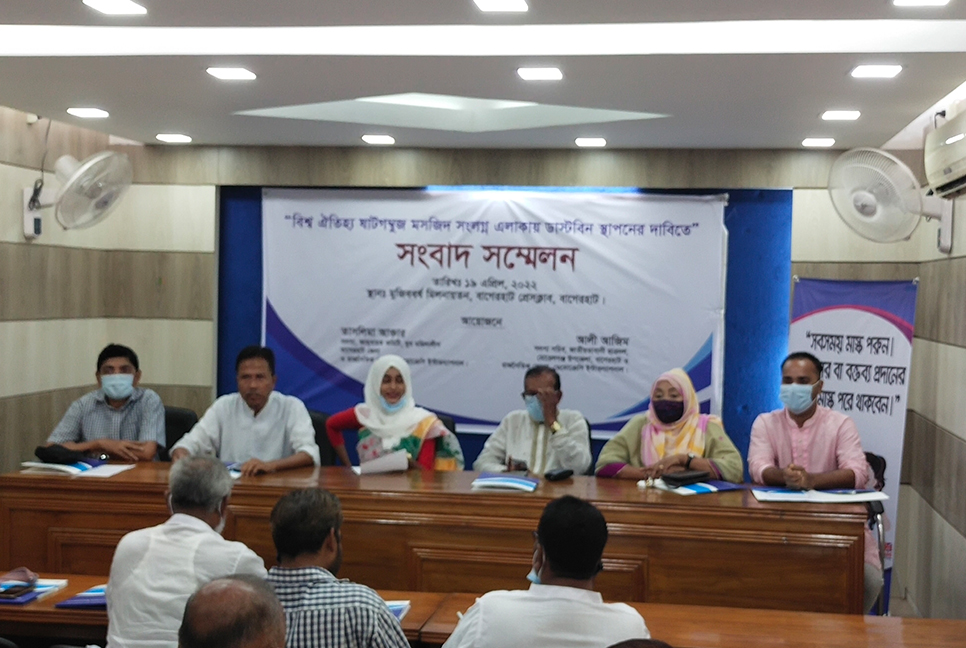 ষাটগম্বুজ মসজিদ এলাকায় ডাস্টবিন স্থাপনের দাবি