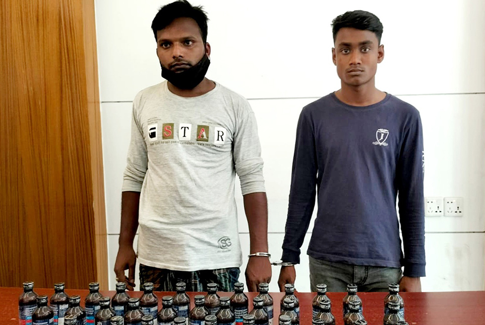 বরিশালে ফেনসিডিলসহ ২ জন আটক
