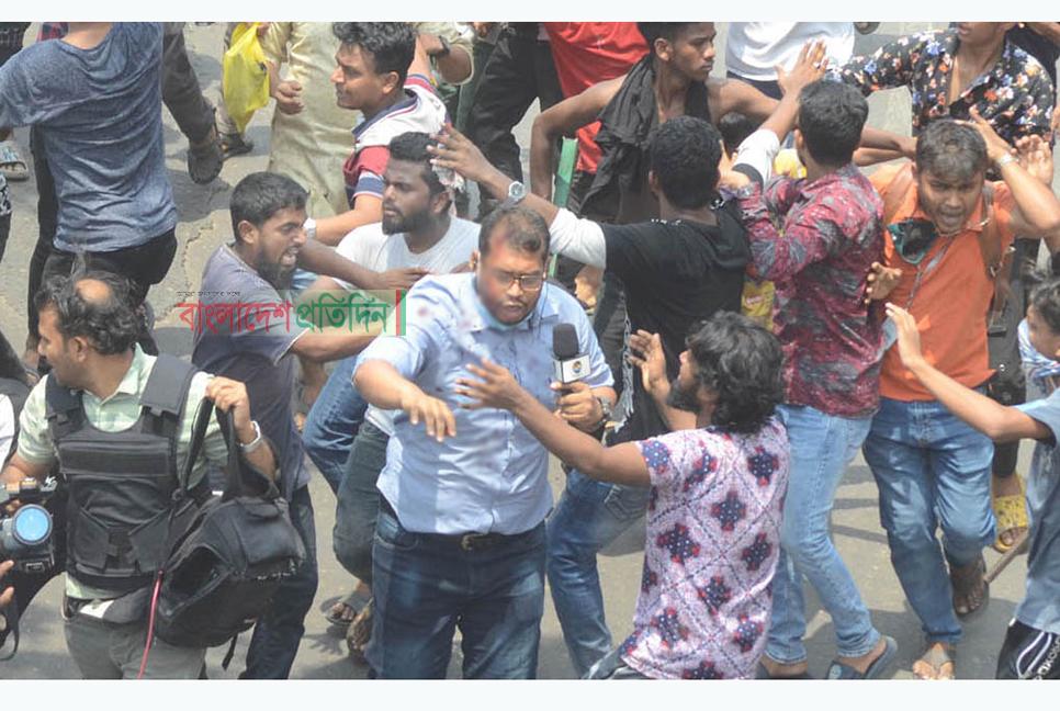 সংবাদকর্মীদের পেটালেন দোকানিরা, সংঘর্ষে ৮ সাংবাদিকসহ আহত ৪০