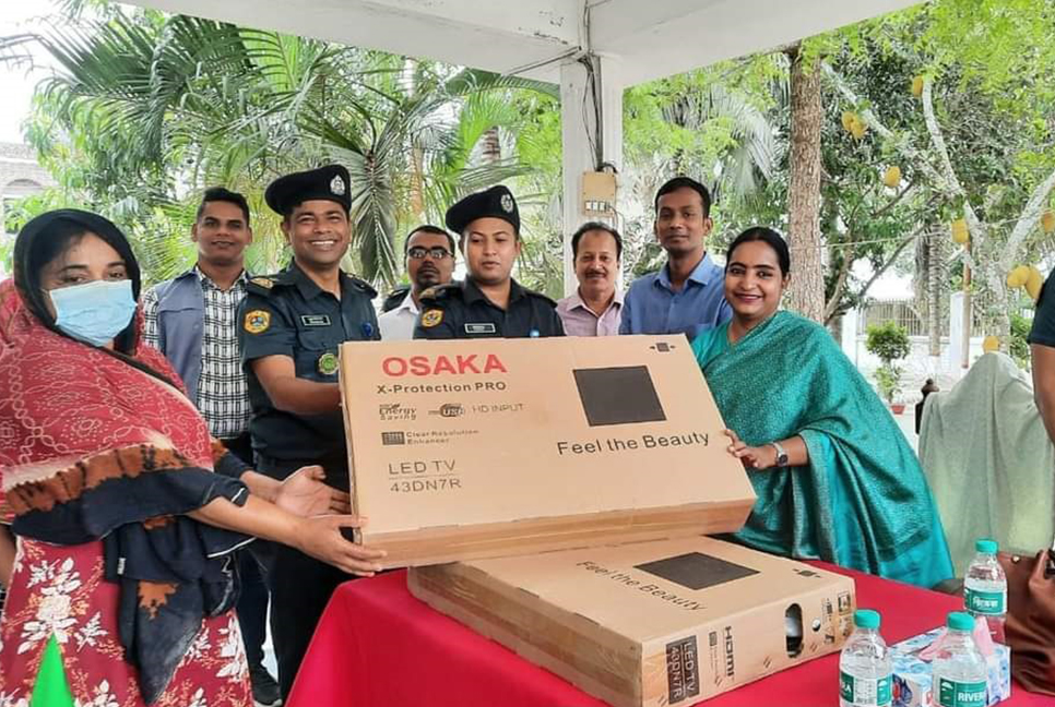 গোপালগঞ্জে কারাবন্দীদের বিনোদনের লক্ষ্যে টেলিভিশন উপহার