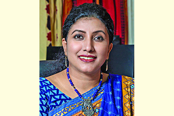 মানুষ আসছে পেটের দায়ে