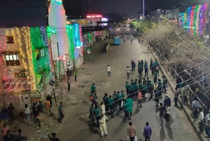 রণক্ষেত্র নিউমার্কেট, ব্যবসায়ী-শিক্ষার্থী সংঘর্ষে আহত ৪