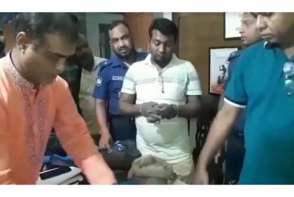 ঠাকুরগাঁওয়ে নাইট কোচ থেকে রুপা ও টাকা উদ্ধার, আটক ১
