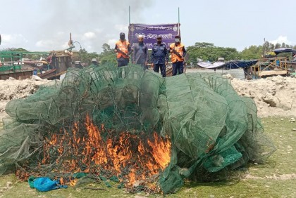 বিশখালী নদী থেকে নিষিদ্ধ চায়না দুয়ারী জাল জব্দ