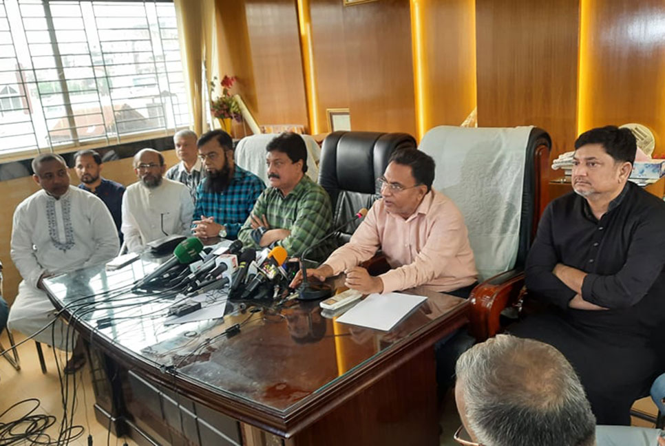 
‘নিউমার্কেট এলাকায় দ্রুত দোকান খুলে দেওয়া হবে’