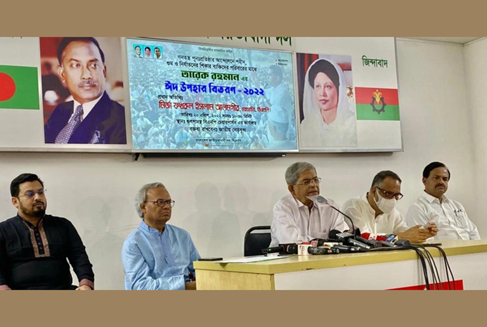 'নিউ মার্কেটে সংঘর্ষের ঘটনায় পরিস্থিতি নিয়ন্ত্রণে পুলিশ প্রায় তিন ঘণ্টা নিষ্ক্রিয় ছিল'


