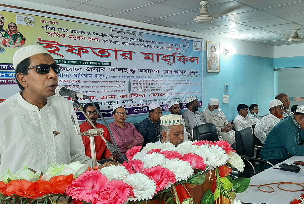 বড়াইগ্রামে ঈদগাহে অনুদান ও ইমাম-মুয়াজ্জিনদের সম্মানী প্রদান
