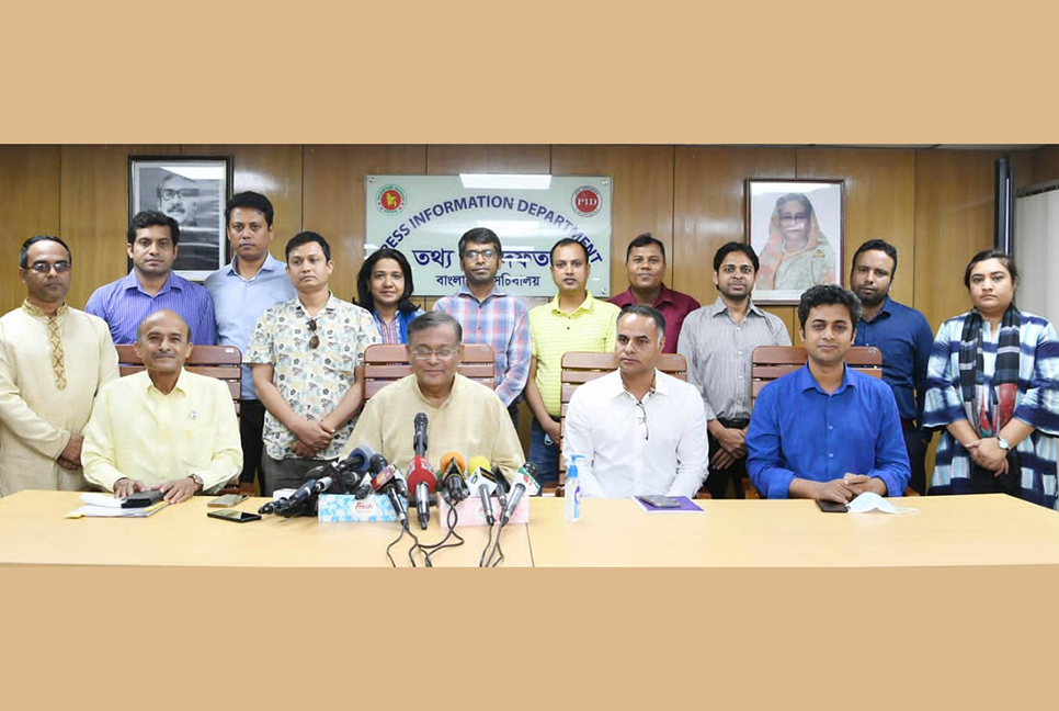 বিএনপি নেতাদের মুখে গণতন্ত্রের কথায় মানুষ হাসে : তথ্যমন্ত্রী

