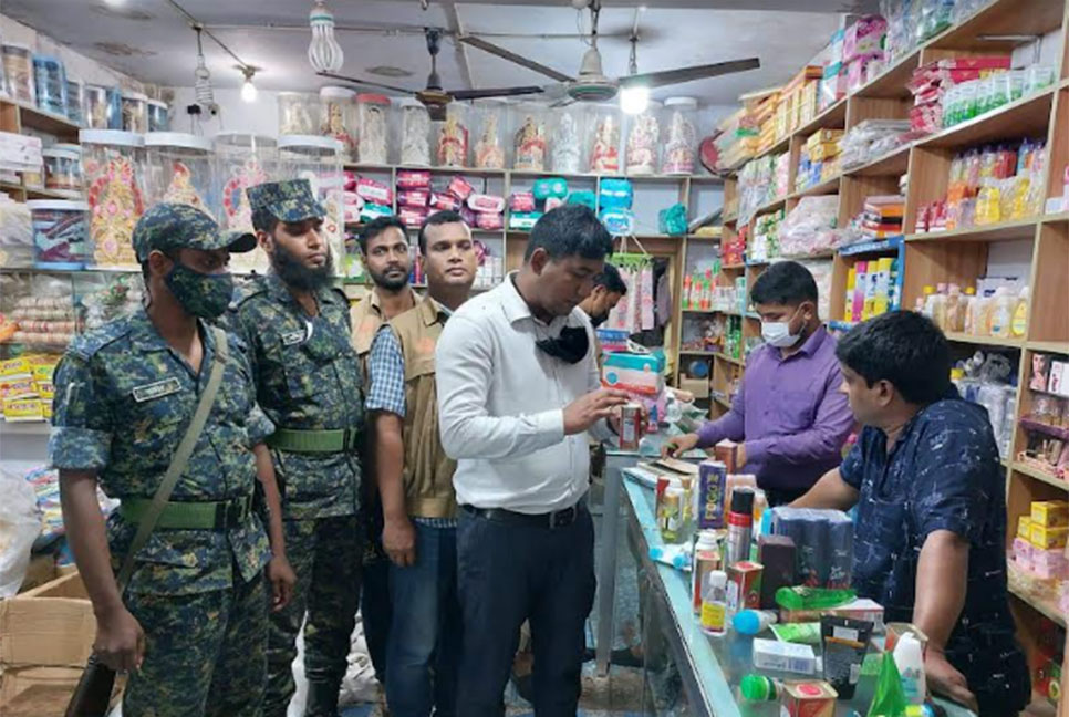 নকল প্রসাধনী বিক্রির দায়ে মানিকগঞ্জে দুই প্রতিষ্ঠানকে জরিমানা 
