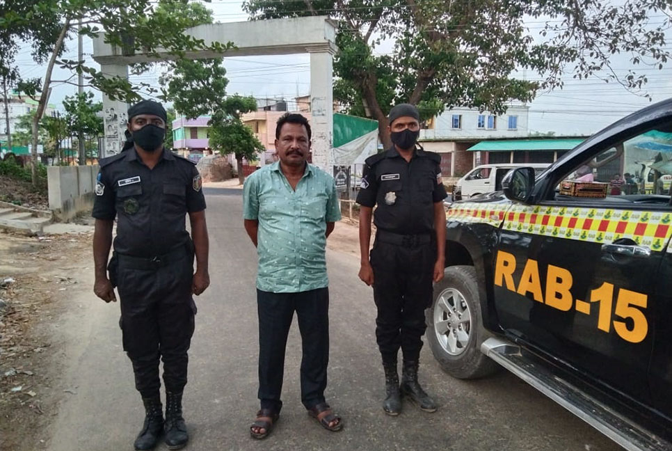 ছিনতাইকৃত ট্রাকসহ সাবেক মেম্বার আমিন আটক