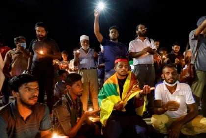 বিক্ষোভকারীর মৃত্যুর ঘটনায় তদন্তের আশ্বাস, শ্রীলঙ্কায় কারফিউ অব্যাহত
