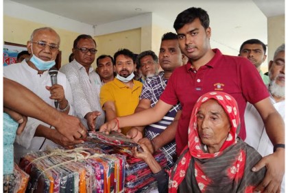 মধুখালীতে দরিদ্র মানুষের মাঝে কাপড় বিতরণ 
