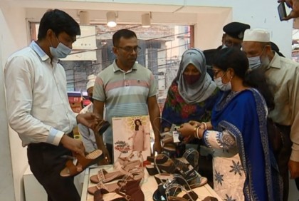 বরিশালে অতিরিক্ত মূল্যে জুতা বিক্রি, ৩০ হাজার টাকা জরিমানা