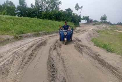 বগুড়ায় পাকা রাস্তার স্বপ্ন দেখছেন ৭ গ্রামের মানুষ
