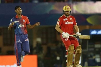 উইকেটের দেখা পেলেন মোস্তাফিজ, দিল্লীর সামনে সহজ লক্ষ্য

