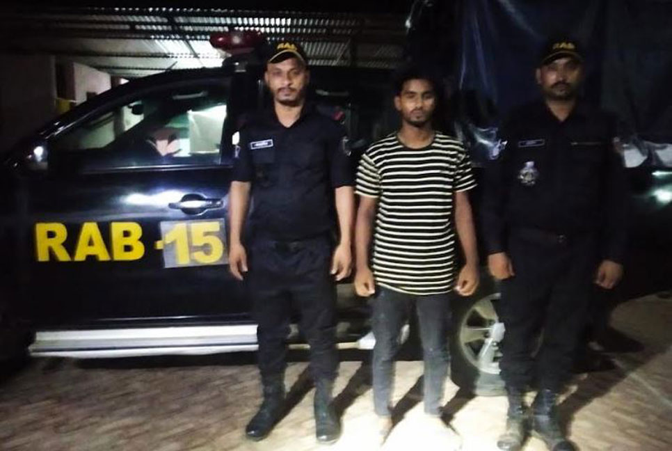 টেকনাফে ১০ হাজার পিস ইয়াবাসহ যুবক গ্রেফতার

