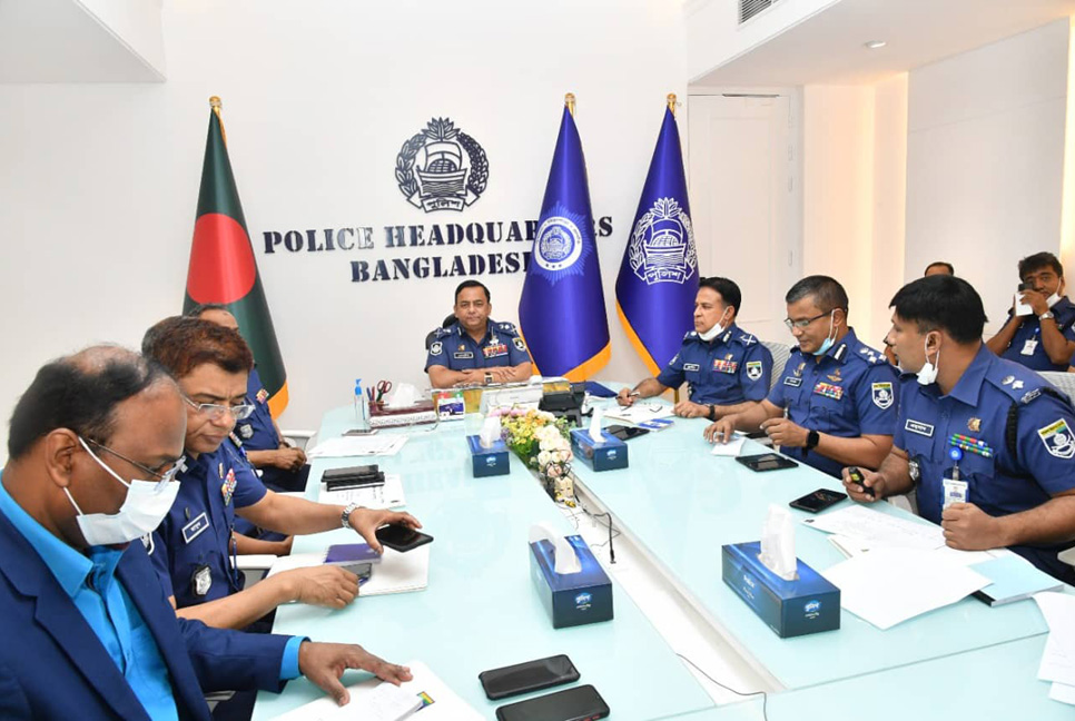 ঈদযাত্রা নির্বিঘ্ন করতে পুলিশ কর্মকর্তাদের প্রতি আইজিপির নির্দেশ  

