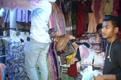 খুলেছে নিউমার্কেটের দোকানপাট