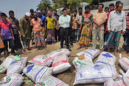 টিসিবির পণ্যবোঝাই নৌকা ডুবি