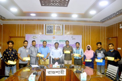 অনুদান পেলেন রাজশাহীর দশ করোনা নমুনা সংগ্রহকারী