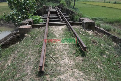 দুই যুগ ধরে ফেনী-বিলোনীয়া রেলপথ বন্ধ, লুট হচ্ছে কোটি টাকার সম্পদ